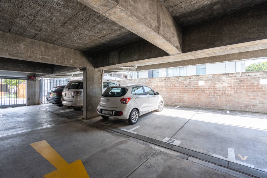 To Let 2 Bedroom Property for Rent in Green Point Western Cape